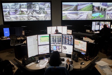 16506_psp_penndot_ptc_Safe_Holiday_Travel_dz_011 PA Turnpike operations monitoring office
